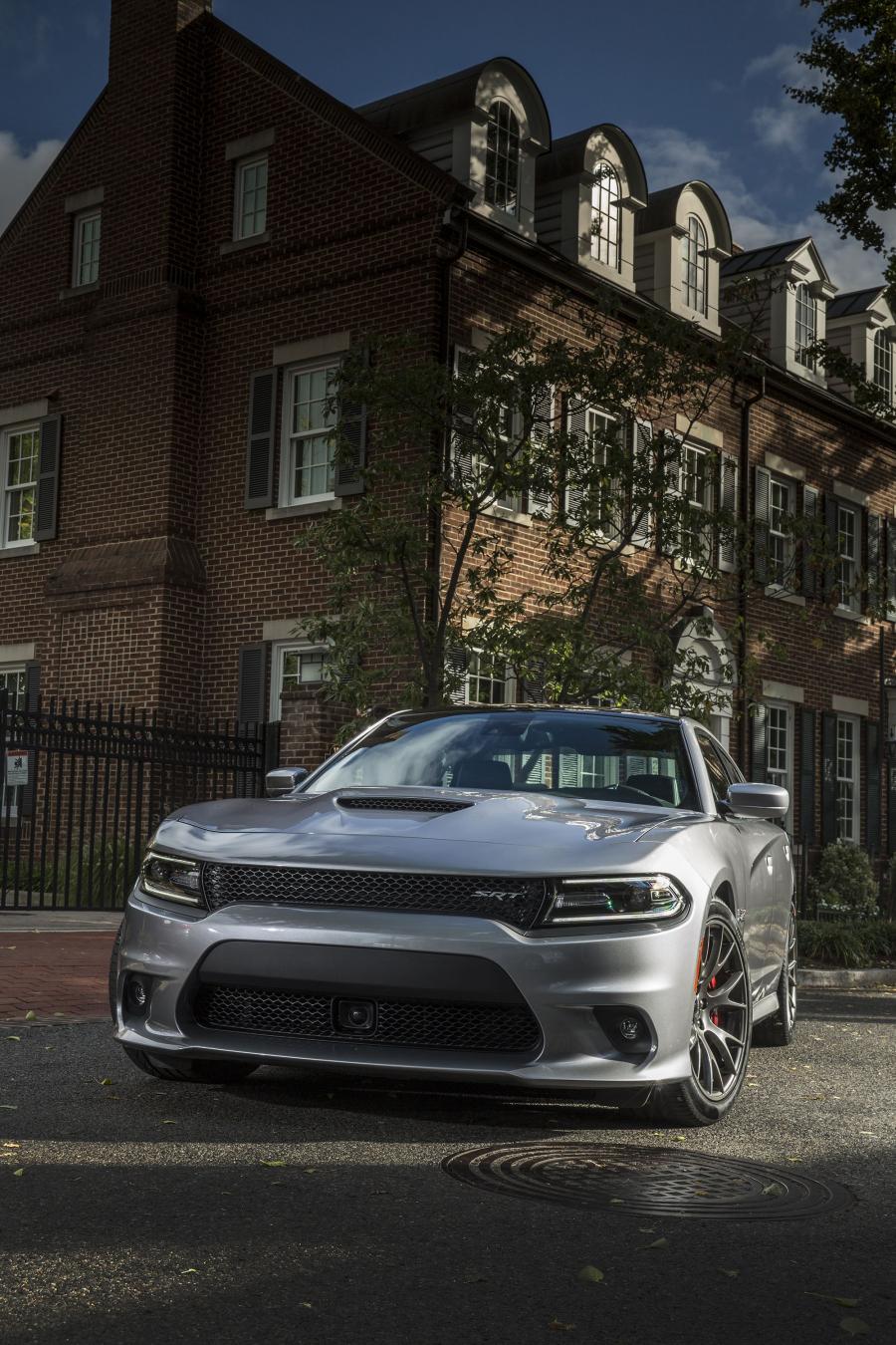  Dodge Charger SRT 392 2015 года  (фото 2 из 20)